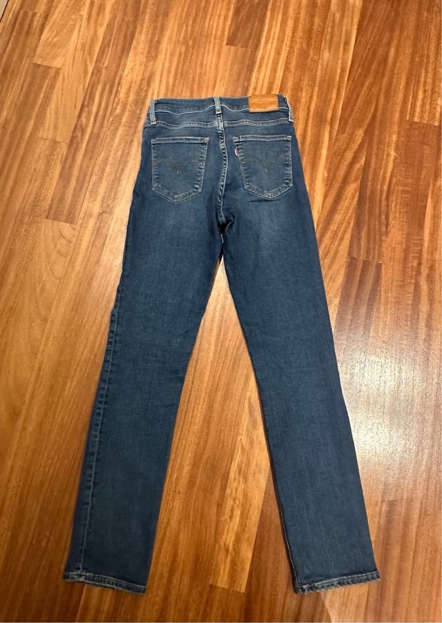 Pantalón vaquero Levi's chica W25 L30