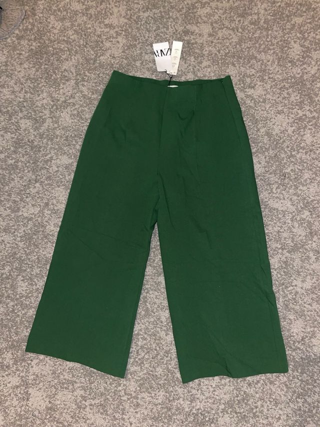 Pantalón Zara verde ancho