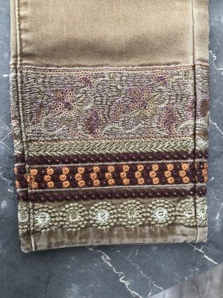 Pantalón mujer con bordado étnico