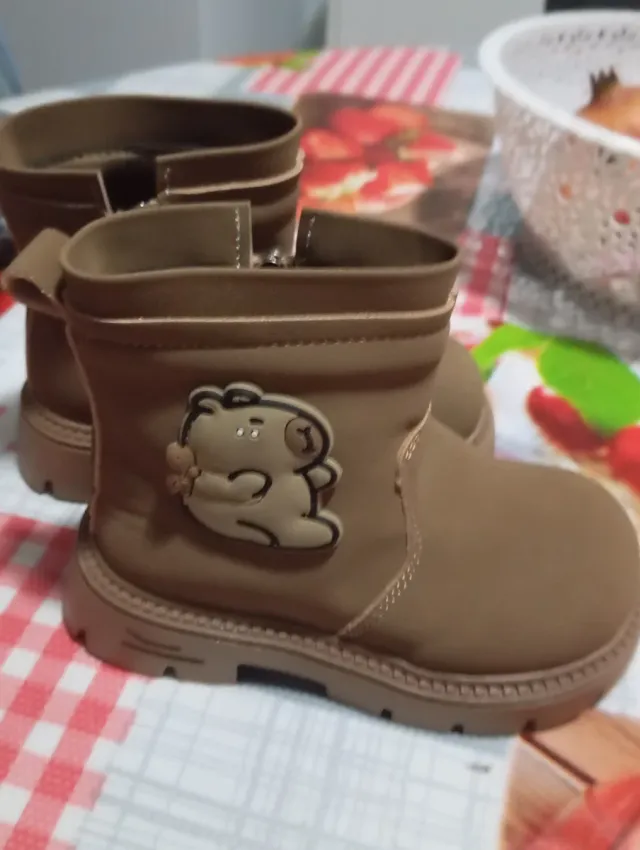 Botas niña marrón con oso