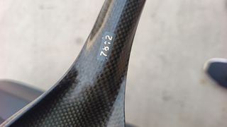 Kayak amarillo con pala de carbono