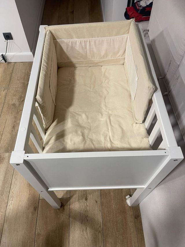 Minicuna madera blanca con colchón marca pekitas