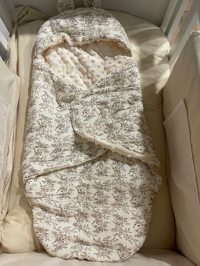 Minicuna madera blanca con colchón marca pekitas