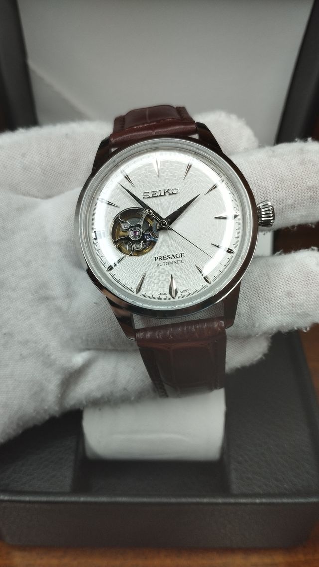 Reloj Seiko Mod Presage Blanco Marrón Open Heart