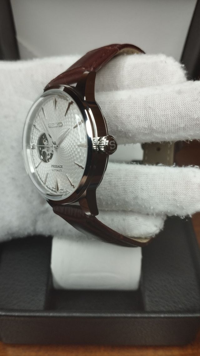 Reloj Seiko Mod Presage Blanco Marrón Open Heart