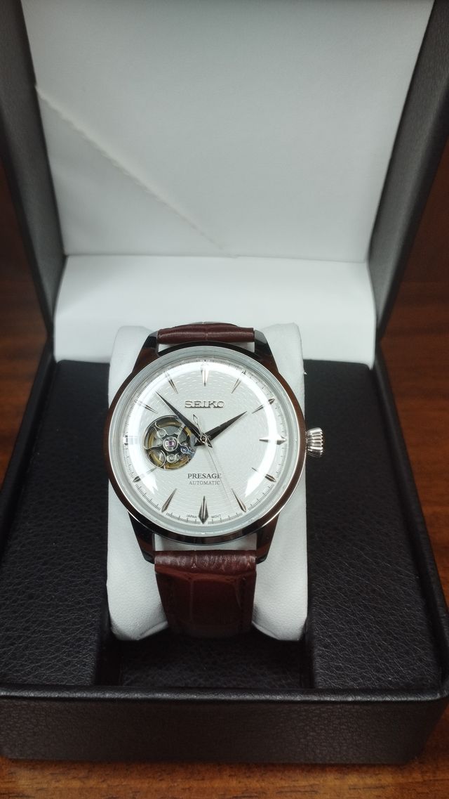 Reloj Seiko Mod Presage Blanco Marrón Open Heart
