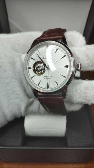 Reloj Seiko Mod Presage Blanco Marrón Open Heart