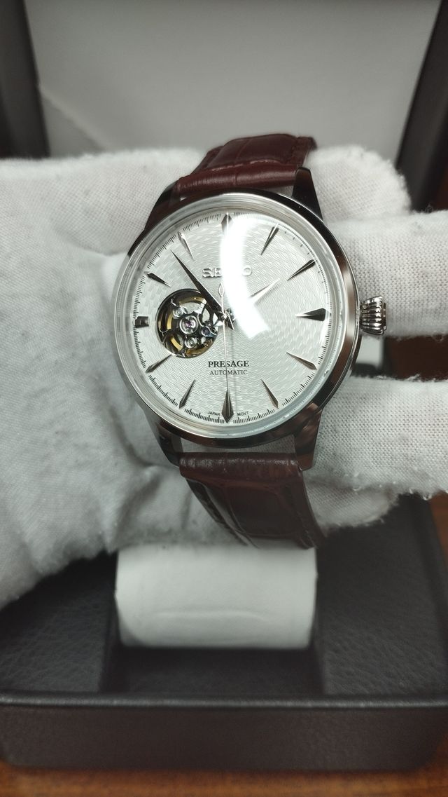 Reloj Seiko Mod Presage Blanco Marrón Open Heart