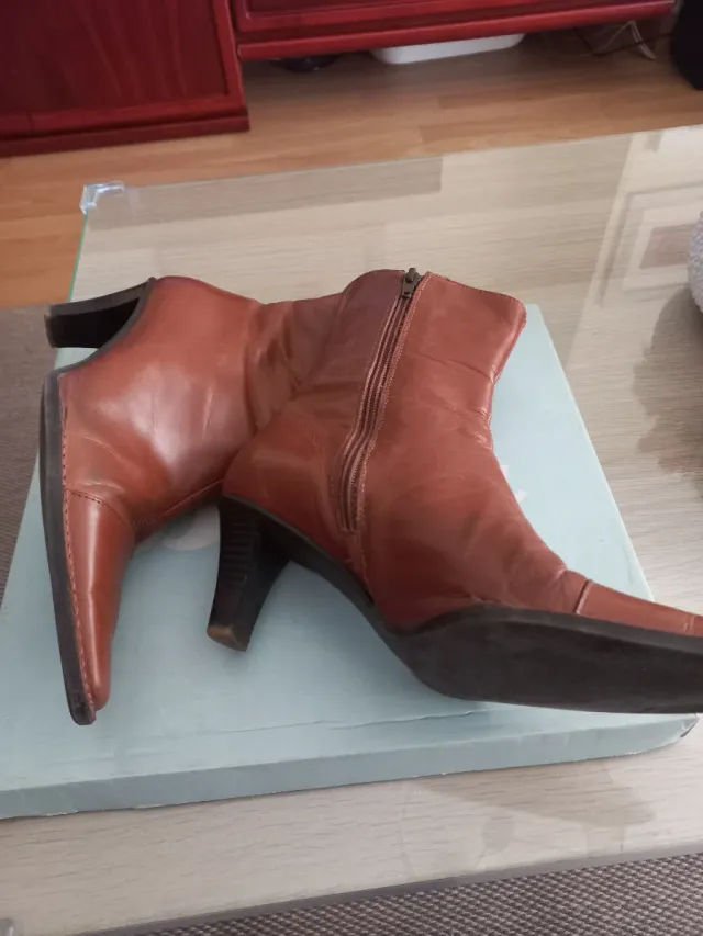 Botines de piel marrones