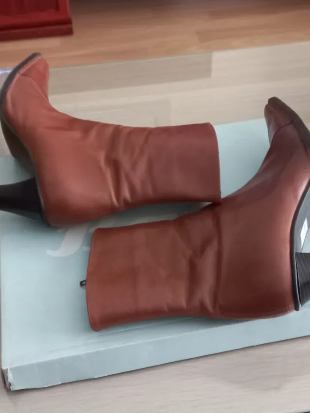 Botines de piel marrones