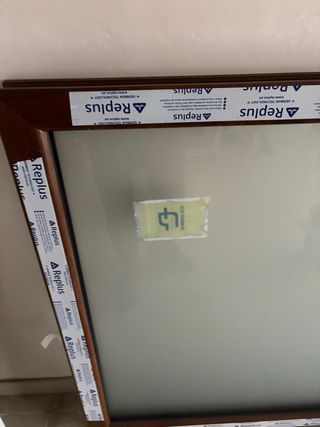 Ventana fija marrón nueva