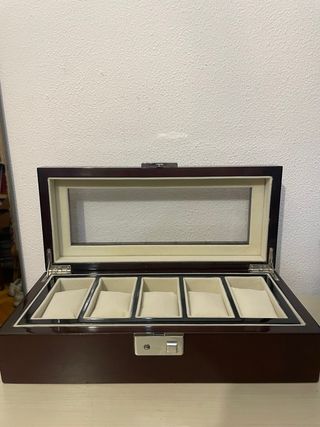Joyero madera y terciopelo para relojes.