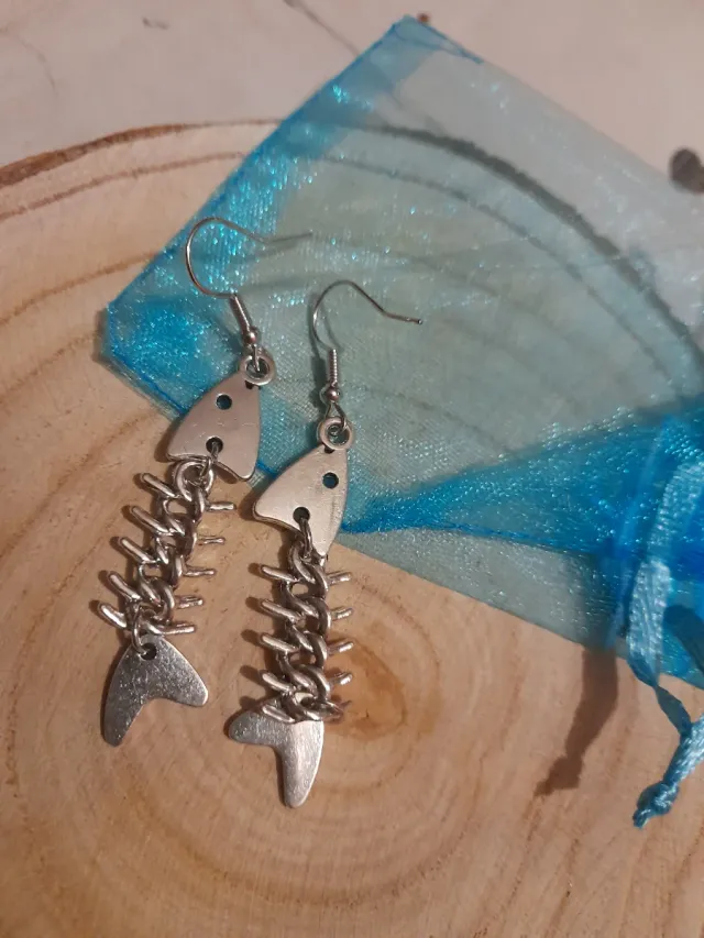 Pendientes raspa de pescado plateados