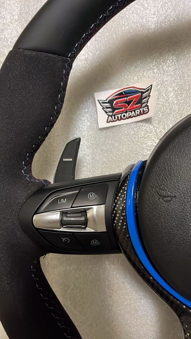 Volante BMW M Performance in Carbonio e Alcantara