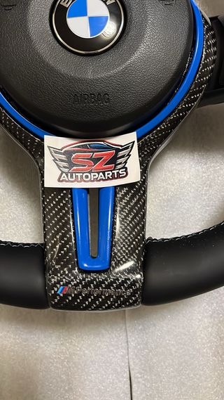 Volante BMW M Performance in Carbonio e Alcantara