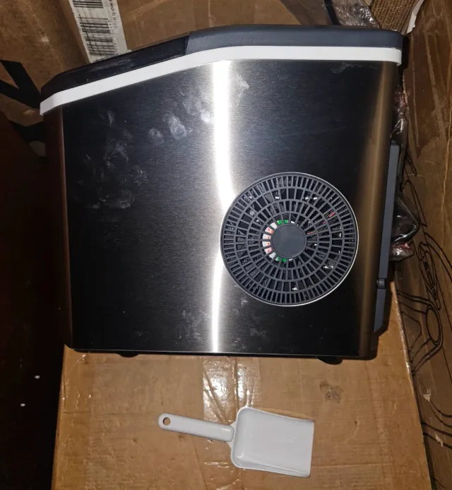 Máquina portátil para hacer hielo .