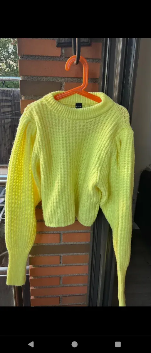 Suéter de punto amarillo manga larga