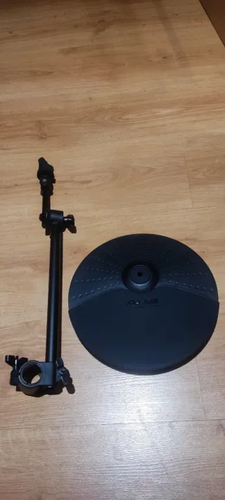 Platillo Alesis Nitro Max + mástil + abrazadera