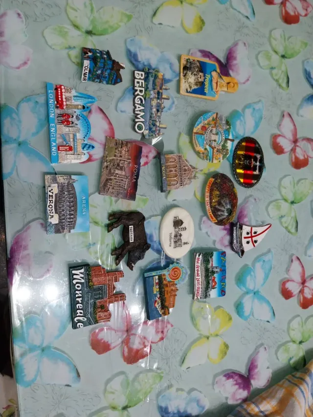 1 euro l'una. Minimo acquisto 3 calamite