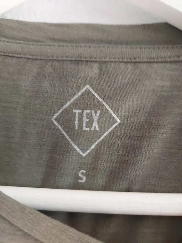 Vestido verde oliva con nudo