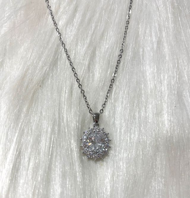 Colgante con circonitas alrededor acero plata/dora