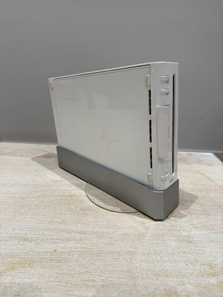 Nintendo Wii + 2 mandos, cables y accesorios