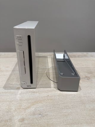 Nintendo Wii + 2 mandos, cables y accesorios