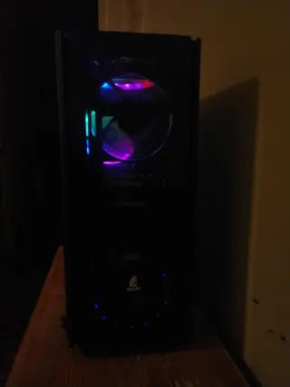 Torre PC MSI Negra con RGB
