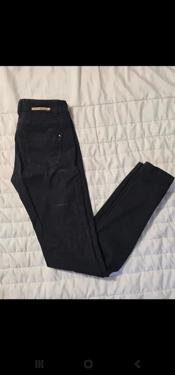 Pantalón Stradivarius pitillo talle alto negro T.3
