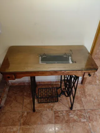 Máquina de coser REFREY