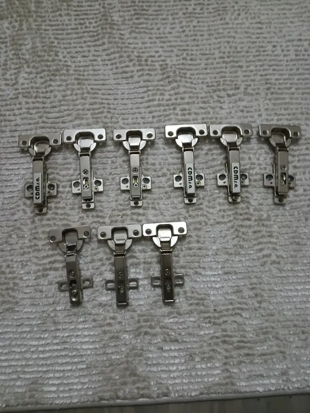 Bisagras para puertas de cocina