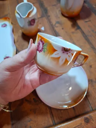 Juego de té individual naranja y rosa con rosas