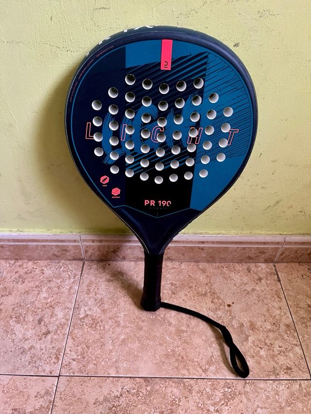 Pala de pádel KUUKMA PC 120 con funda