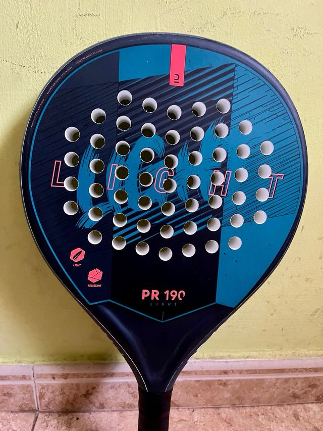 Pala de pádel KUUKMA PC 120 con funda