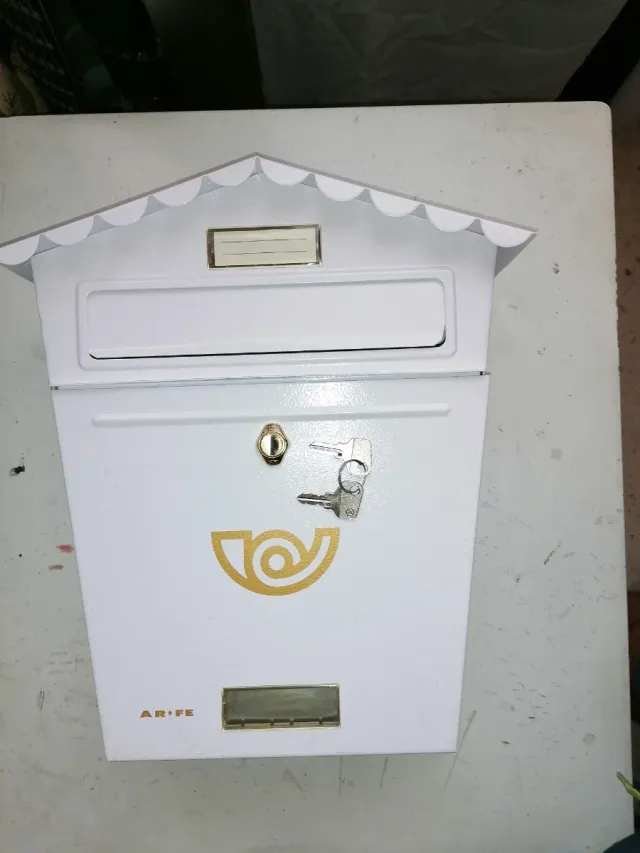 Buzón para cartas metálico blanco