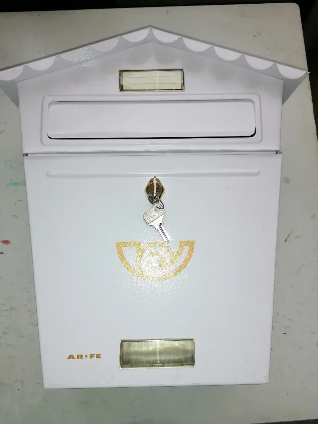 Buzón para cartas metálico blanco