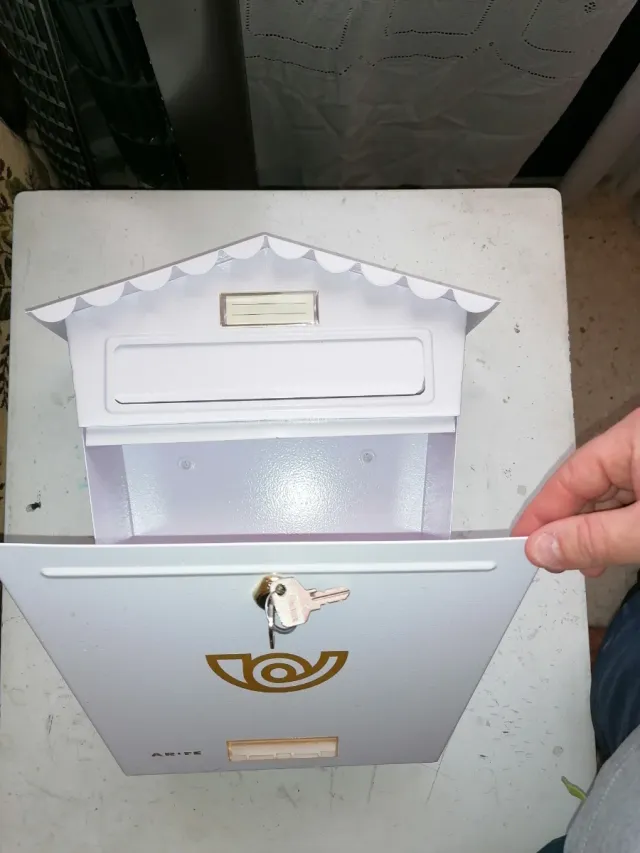 Buzón para cartas metálico blanco