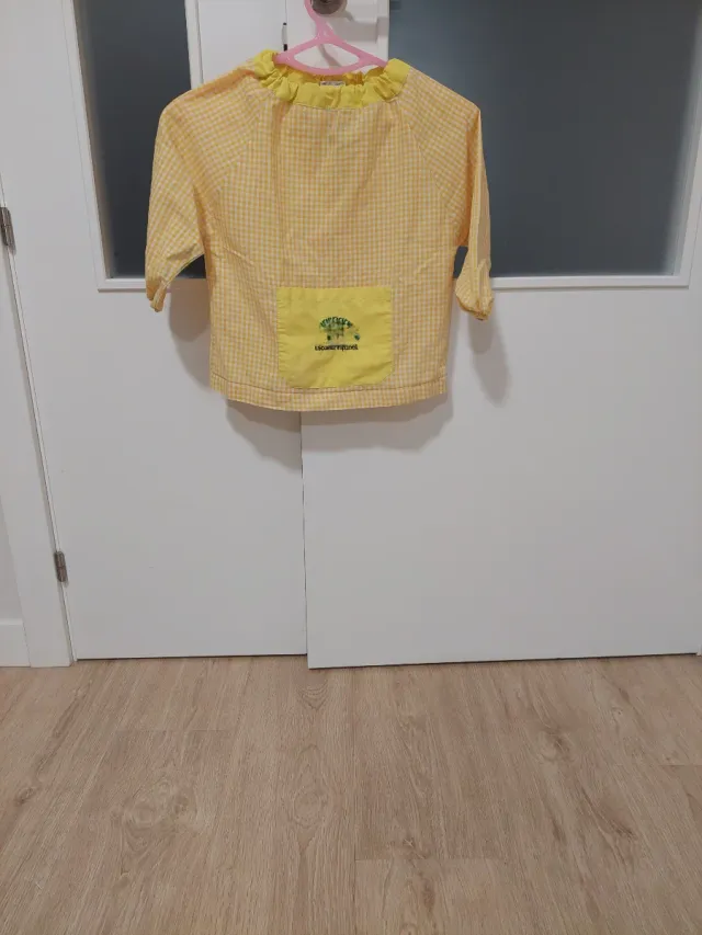 Bata infantil amarilla cuadros