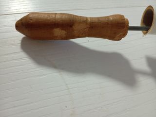 Sonajero antiguo con figuras