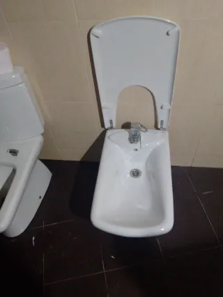 Bidé de baño en perfecto estado