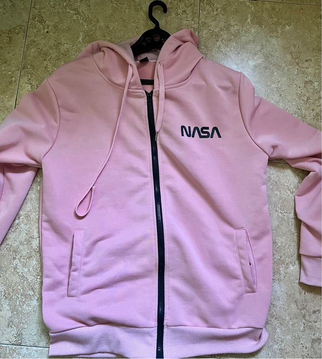 Chaqueta rosa con cremallera y logo NASA