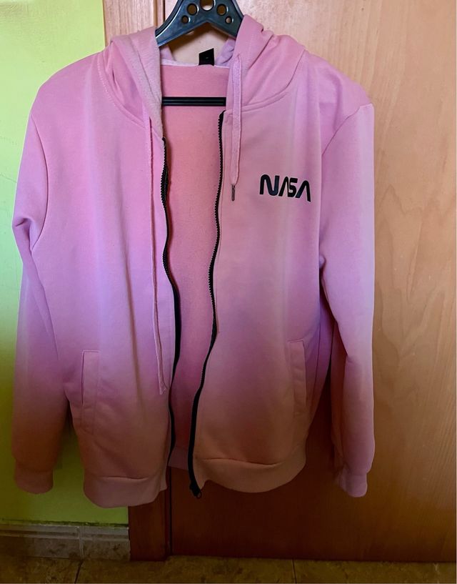 Chaqueta rosa con cremallera y logo NASA