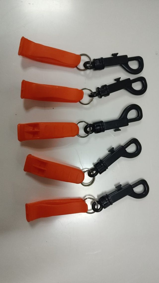 5 Silbatos de Emergencia Naranja con Mosquetón