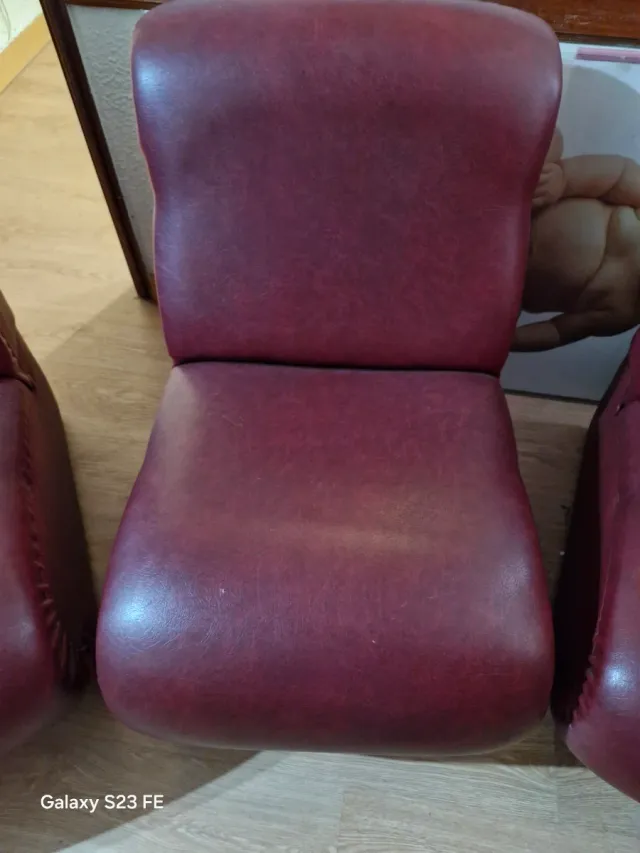 4 Butacas de Piel Rojas