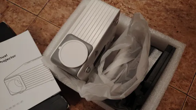 Mini proyector LED Akiyo O1