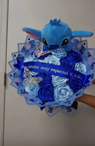 Ramo de flores Stitch azul