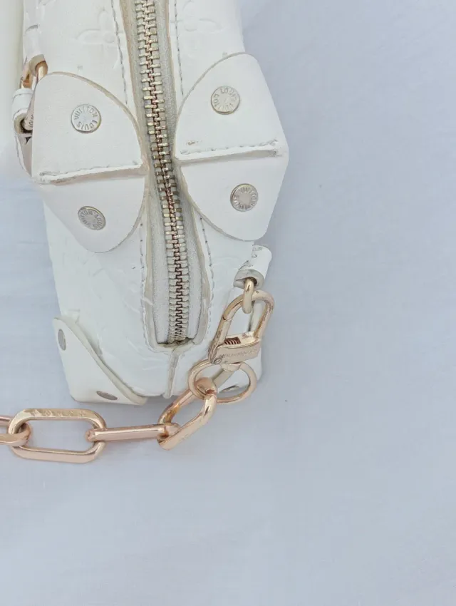 Borsa bianca con catena dorata