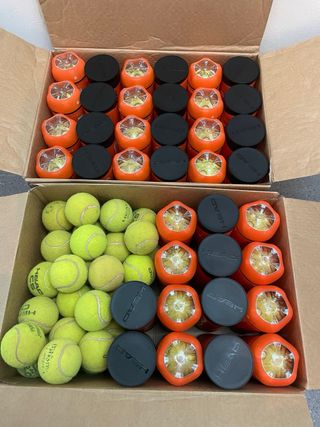114 Pelotas de tenis/pádel en botes más 50 sueltas