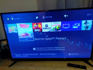 PS4 (PlayStation 4) Negra + 4 Juegos SIN MANDO