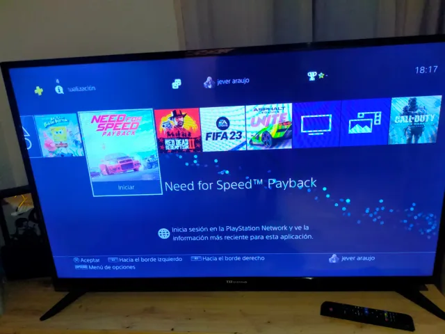 PS4 (PlayStation 4) Negra + 4 Juegos SIN MANDO